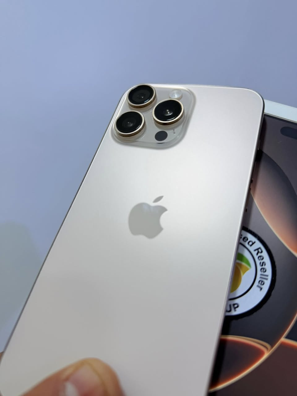 السلام عليكم
ايفون 16 برو ماكس 512 ماستر بطاريه 91
نظيف جدا كامل ملحقات السعر 1450
مكاني الدوره 
***********
