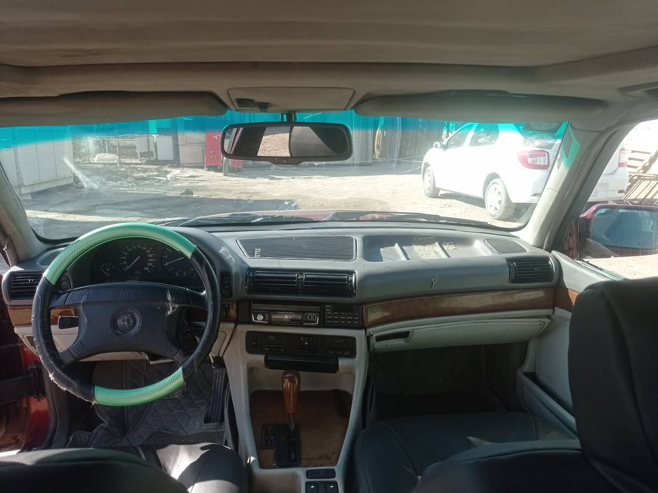 السلام عليكم ورحمه سنه سعيده على الجميع سياره بي ام دبليو 730رقم انكليزي سنويه إلى 2026بسمي السياره كهربائيات كامله فتحه سقف شغاله  ماعده التبريد عطل بسيط منظومه كامله بيع امراوس مارسدس شبح او رئاسي السعر خاص واتساب ***********عنوان بابل المركز
