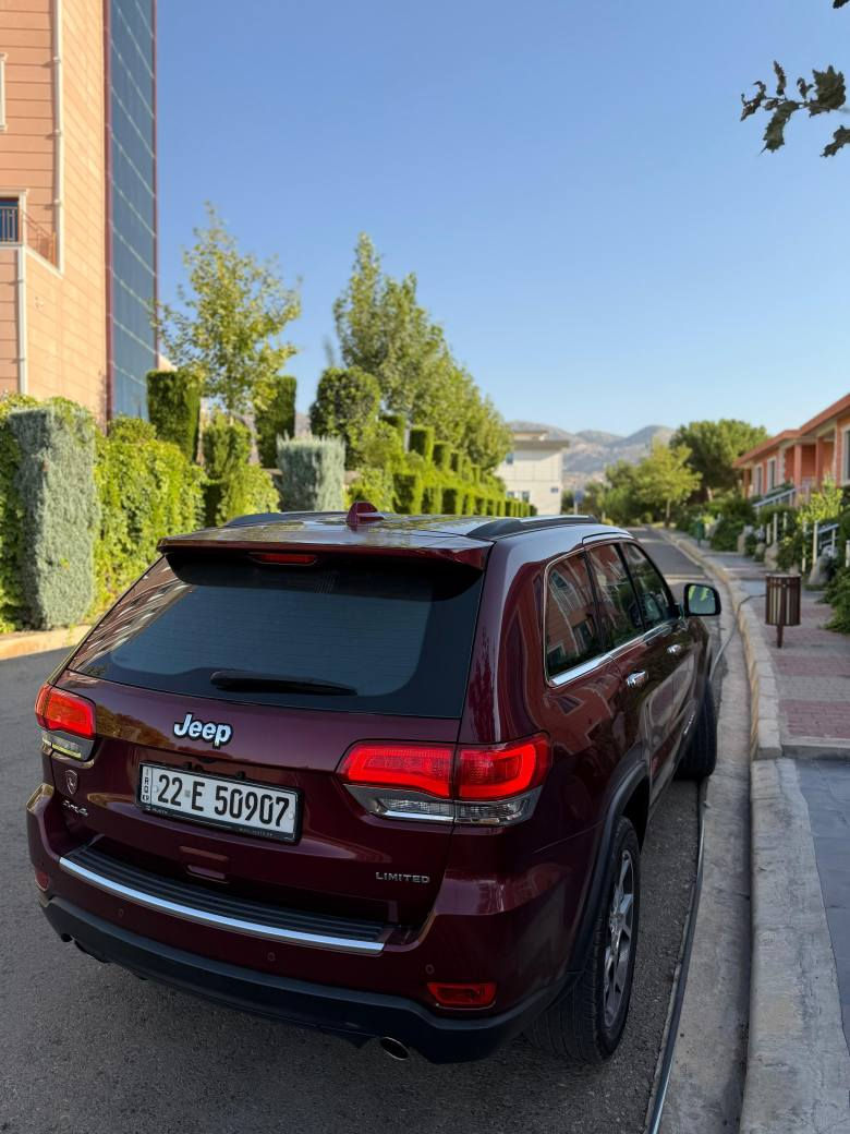 السلام عليكم...
جيب كراند شيروكي للبيع فول مواصفات لمتد بلاص خليجي وكالة ليث العبيدي رقم اربيل سنوية وهزة جديده السيارة جاهزه من كلشي ربع ما تصرف عليها ماشيه80mi ثلاث شاشات كبيرة كشنات كهرباء تحكمات رادارات حساسات كامرة دوارة وهواي مواصفات فول للاخير....وكلشي موجود بالسوك🙏
السعر275 للاستفسار الاتصال او واتساب على الارقام التالية ***********-*********** البصرة, العراق
