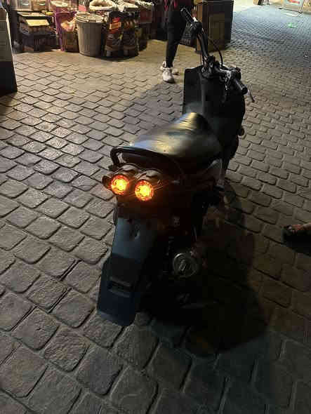 سلام عليكم جبلي للبيع دراجه نضيفه بس كفراتها مصبوغه صبغهن محلو حته متجي تكلي هنا تختلف علصور انطيك كفاله بمكينه كلش قويه بلاديه 59 بيها دبلات امامي خلفي سعرها 675 بيها مجال بسيط رقمي ***********
