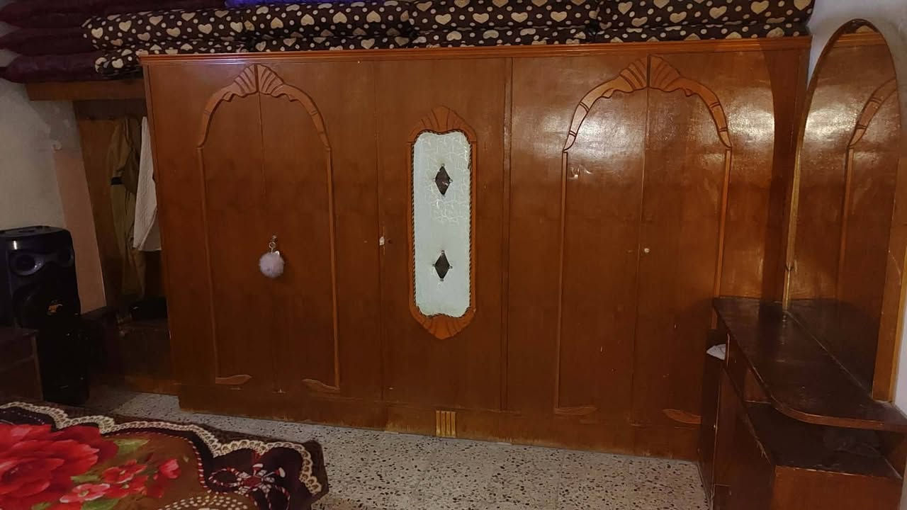 سلام عليكم ورحمة وبركاته خوان عندي هاذ خشاب البيع خشبوصاج خمس بوب هاذ رقمي متواجد *********** سعر 400وبيه مجال ناس طيبه
