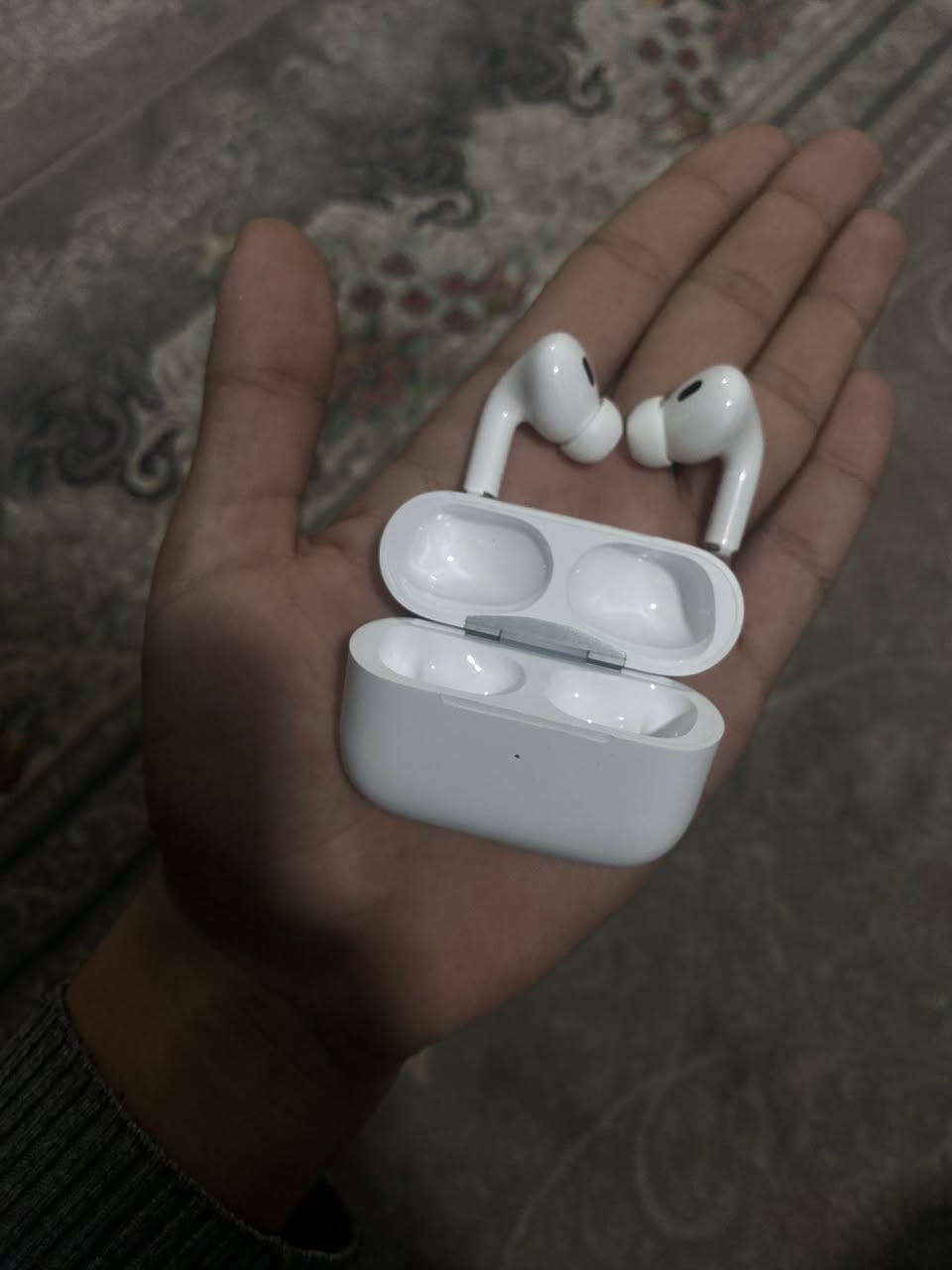 السلام عليكم
ايربود برو٢|AirPods Pro 2
اصليه شرط
فتح كارتون فقط غير مستخدمه
شرط الفحص 
كاملل ملحقااات
بدون اي مشاكل
تفحص كدام المندوب يله تنطي الفلوس
واعيد شرررط الفحص
السعر ٧٥ وبيها مجال للطيبين
رقمي ***********
مكاني كربلاء
موجود توصيل.
