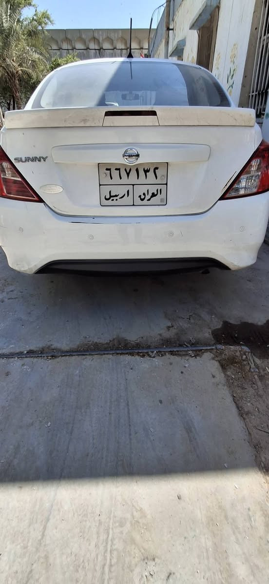 السلام عليكم ورحمه الله وبركاته نيسان صني للبيع 
موديل ٢١ 
ماشيه ١٧٢ حقيقي على ايدي السياره 
كير مكينه كفاله 
بيه صندوك بارد شي بسيط وحافات الجاملغ شي بسيط 
والباب الخلفي عكس السائق بس كرد بسيط 
السعر ١٠٥ وبي مجال 
السنويه ماساقطه 
العنوان نجف / شارع لمدينه 
او بغداد / مدينه الصدر 
***********
***********
