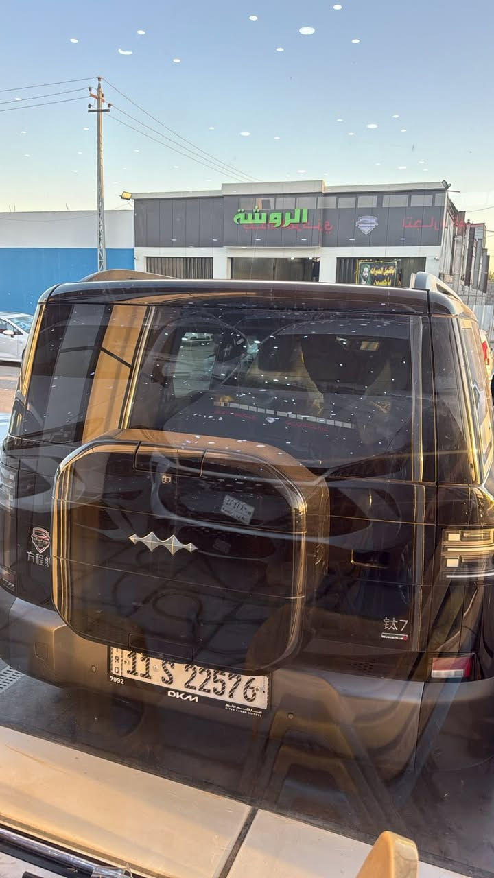 ✅ الموديل: 2025

✅ المحرك: 1.5 لتر تيربو + نظام هايبرد قابل للشحن (PHEV)

✅ نظام الدفع: رباعي ذكي (AWD)

✅ القوة: حوالي 483 حصان

✅ العزم: 620 نيوتن.متر

✅ التسارع: من 0 إلى 100 كم/س خلال 4.5 ثانية

✅ البطارية: Blade Battery سعة 35.6 كيلوواط/ساعة

✅ المدى الكهربائي: حتى 190 كم (CLTC)

✅ المدى الكلي: حتى 1300 كم

المواصفات:

✔️ شاشة وسطية كبيرة متعددة الوظائف

✔️ شاشة عرض أمامية (HUD)

✔️ سقف بانوراما

✔️ 13 كاميرا 360° وحساسات أمامية وخلفية

✔️  دبل مقاعد جلد كهربائية مع التدفئة والتبريد والتدليك (أمام)

✔️  دبل شحن لاسلكي للهاتف

✔️ ثلاجة داخلية تبريد/تسخين

✔️ نظام صوتي فاخر

✔️ مثبت سرعة متكيف

✔️ المحافظة على المسار، مراقبة النقطة العمياء، وفرملة طوارئ تلقائية

✔️ تشغيل ذكي بدون مفتاح

السعر المطلوب57 مليون 
السياره مرقمه كامله مثبت لوحات 
☎️***********☎️
☎️***********☎️
مكفوله كفاله عامه
