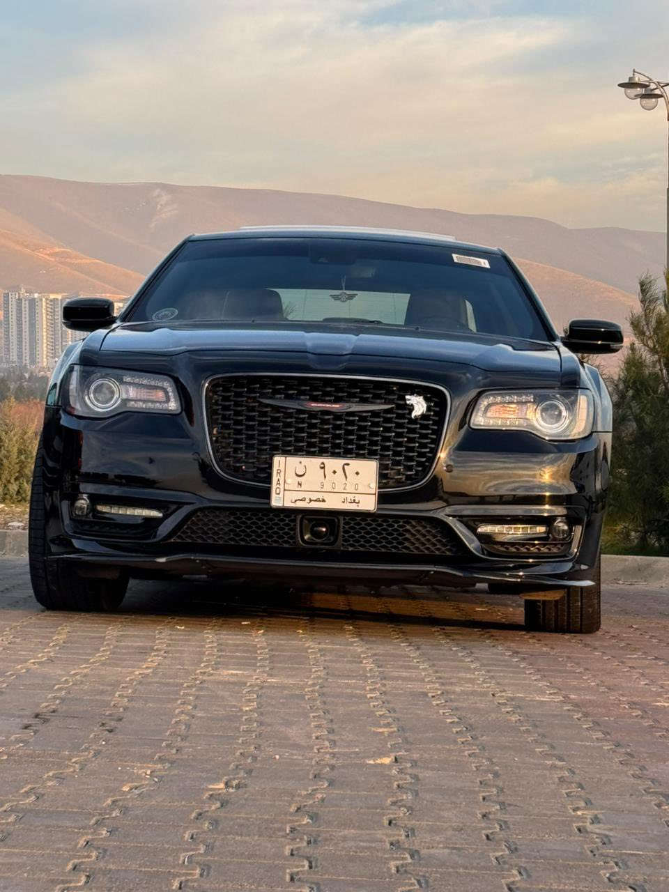 وكاله هارلم ضمان 3 سنوات او 60 كيلو
رقم مميز بغداد 9020
ماشيه 5ألف مايل زيروو 
كرايسلر 300S فول مواصفات 1/1. 
الموديل 2023. (خليجي) . 
المحرك : V6 . 3.6L . 
لون اسود ملكي 
المواصفات :
*  پانوراما . 
*رادار امامي
*حساس خروج عن المسار 
*قياده ذكيه
* مصابيح امامية زنون مع LED . 
* ويل قياس 20 أنج . 
* حساسات  . 
* شاشه كبيرة مع نظام ملاحة نفكيشن GPS .
* سستم صوت الپاين مع سماعات بريميوم مع دمام.
* مقصورة الركاب من الجلد الفاخر 
* مقاعد أمامية كهربائية عدد 2 . 
* ذاكرة لحفظ وضعيات الجلوس (ميموري) . 
* مقاعد أمامية تبريد وتدفئة . 
* مقاعد خلفية تدفئة . 
* تشغيل عن بعد . 
* ستيرن كهربائي . 
* تدفئة ستيرن . 
* محدد سرعة . 
* تلفون بلوتوث . 
* كاميرا خلفية .
* مرايا متحسسة للاضاءة العالية .
* كير شفتر بالستيرن . 
* دخول ذكي (بصمة) .
كفاله عامه
مكان السياره جكوك
الاتصال *********** 
السعر 41000$
