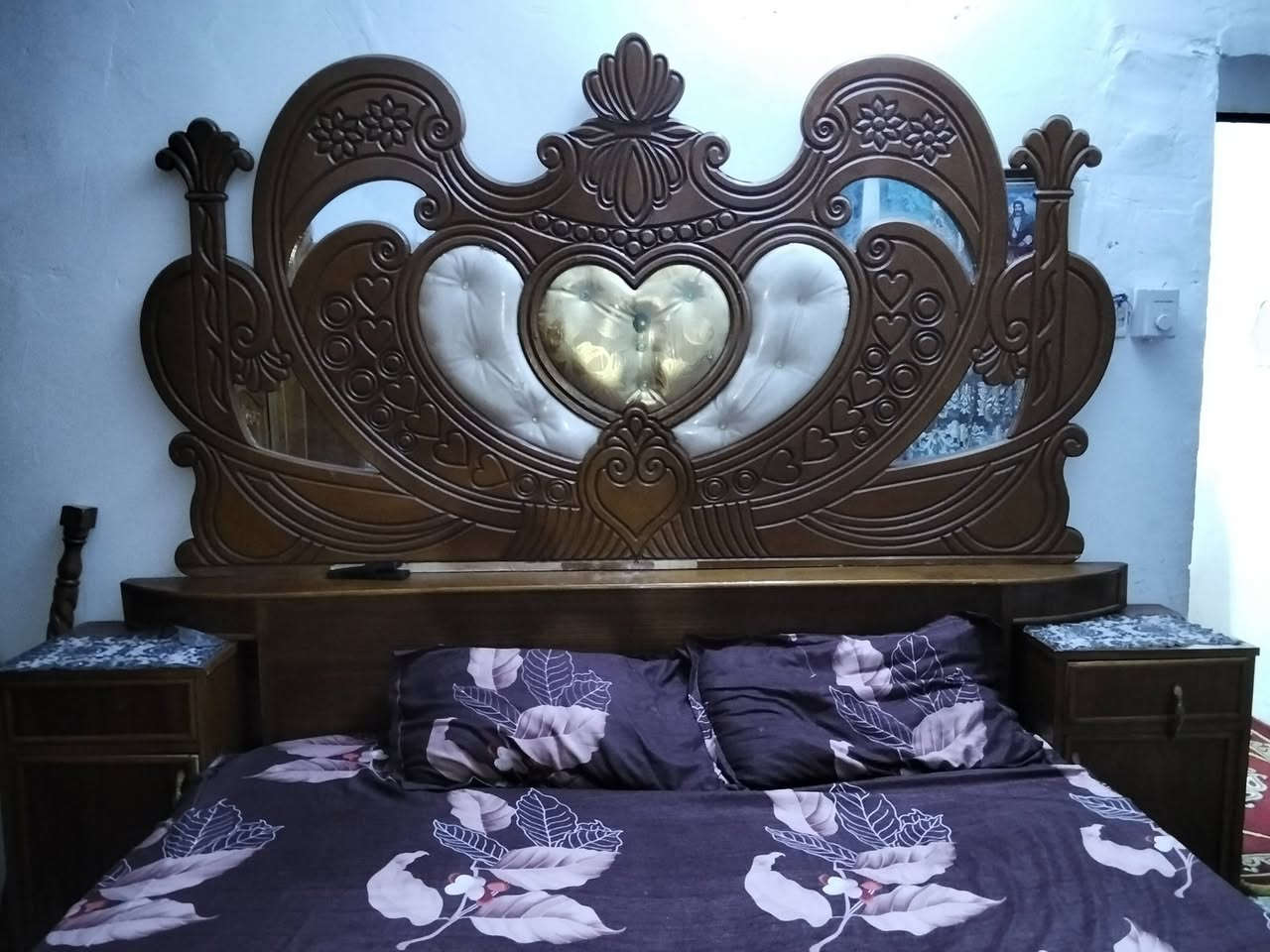 غرفة كاملة لبيع صاج نضيفة خمس بيبان مكان بغداد الحسينية مال الراشداية سعر 600 مجال قليل الهاتف ***********
