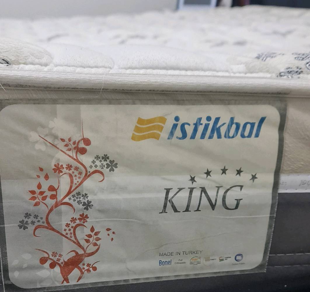 دوشك نفرين قياس king ماركه استقبال ..مستخدم ٤ اشهر السعر ٢٠٠
ممكن تذكرلي شنو موقعك بالضبط من ناحية المنطقة/المدينة، وهل الاستلام من المكان لو توصل للزبون؟: 
موقعي السيديه 
الدوشك ملكي قياس king، تگدر توضح المقاس والسماكة بالضبط؟ وهل هو نفرين فعلاً وبنفس القياس القياسي لو أكبر/أصغر؟: 
نفرين قياس القياسي 
بيه أي عيوب أو مشاكل مثل ترهل، هبوط، بقع، ريحة، أو تمزق بالقماش؟: 
لايحتوي ع اي عيوب