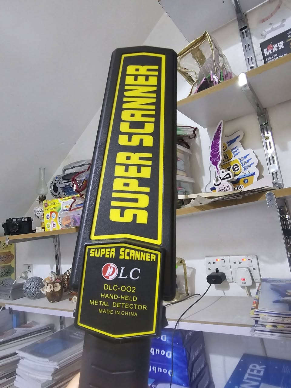 للبيع جهاز كشف معادن يدوي (Super Scanner)
🔹 نوع الجهاز: Super Scanner
🔹 الاستخدام: التفتيش الأمني وكشف المعادن
🔹 سهل الحمل وخفيف الوزن
🔹 يعمل بكفاءة عالية وصوت تنبيه واضح
📍 مناسب للحراس الأمنيين، المحلات، والفعاليات

💰 السعر: ( 15،000)
📞 للتواصل: ( ***********)
