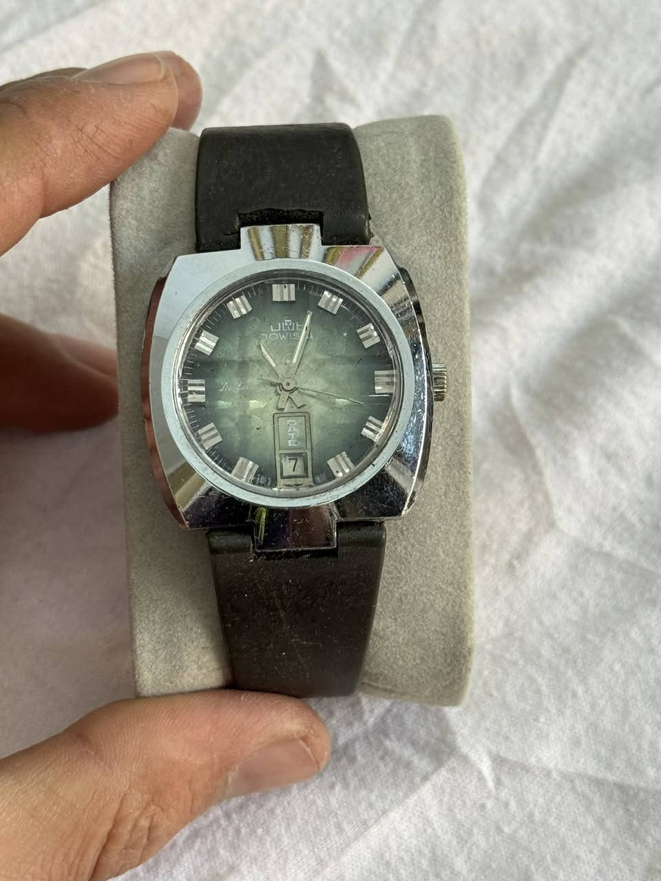 مجموعة ساعات للبيع
سويسري تكويك
عدد 28 قطعة 
كلهم شغالين 
نظافة تامة 
الاسعار مختلفة 
يوجد توصيل لجميع المحافظات 
***********
