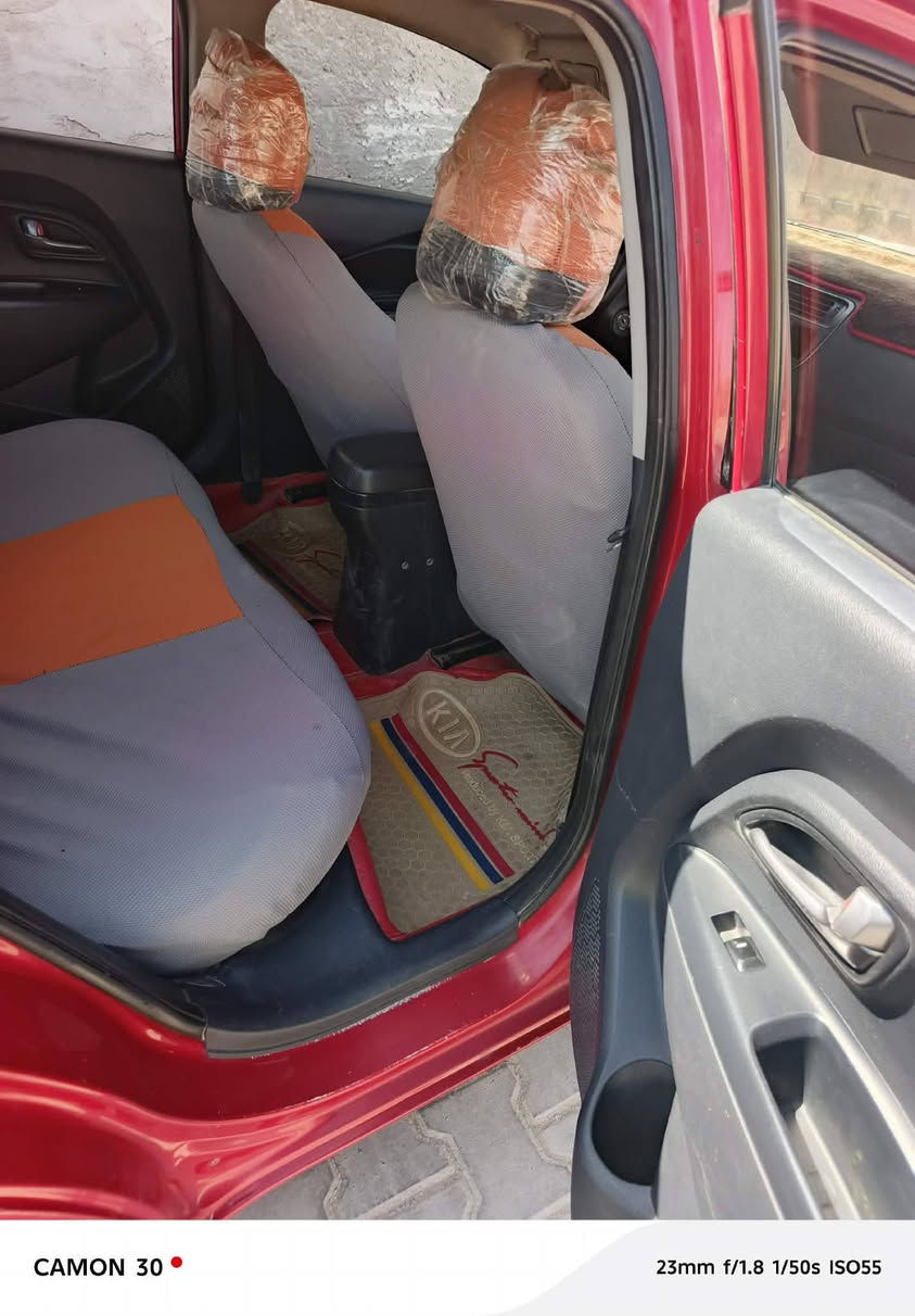 سلام عليكم
ريو ٢٠١٣ سياره مرفق سونارهه وياهه 
يعني كل تفاصيل موجوده السعر ٨٥ وبيهه مجال قليل
مكان سياره ديوانيه ***********@
