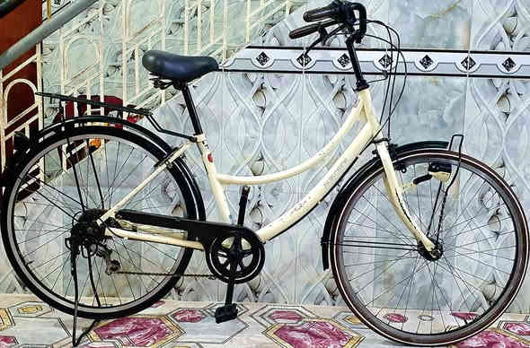 باسكل سوبر A  حجم 26 بداله عكرب 6 نمر شغاله حساس لايت ثلجي شغال بريكات أمامي خلفي شغاله قفل وره شغال باسكل نضيف مال حاويه ولون مميز  المكان ناصريه قضاء سوق الشيوخ  مركز السعر 95
*********** رقم الواتساب لتواصل
