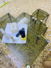 طبلات زجاج • عسلي منقش • قواعد ستيل