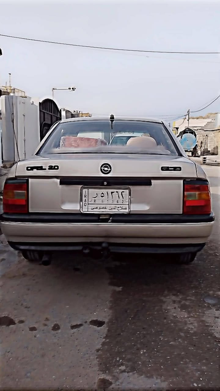 ئۆپڵ ڤکترا مۆدیل 1990ڕەقەم و سەنەوی بەشەرتی حاسیبە و ئەوەلیات مەکینە20 مەکینەی لۆک و تایەی لۆکە و کارەبایی مەزبوت بەشەرت هی  ماڵی خۆمە و دەعامی بۆ دەعامی بەشەرت هەتا بڵێی جوان و مەزبوتە.
شوێن:چەمچەماڵ                     ژ.م:***********
ژ.م:*********** واتساب و ڤایبەری لەسەرە.
