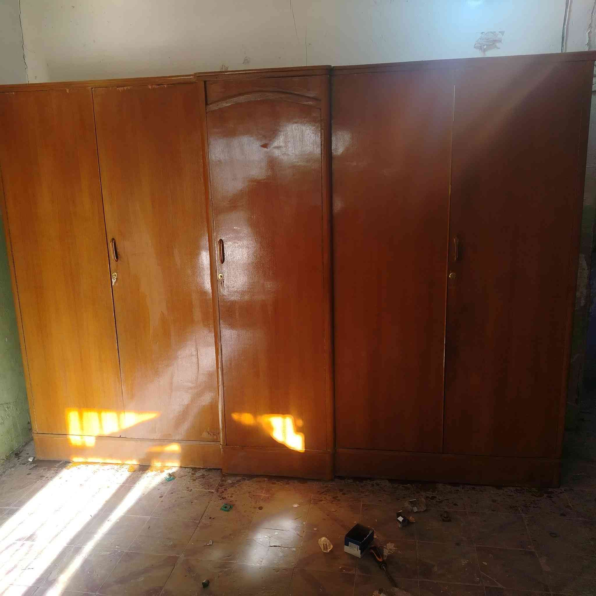 غرفه للبيع ٣٠٠ الف وبيها مجال بسيط بس الزاويا بيها ضرر من جوه بالقاعده تجي وتشوفها بعينك
كربلاء حي النضال ***********
