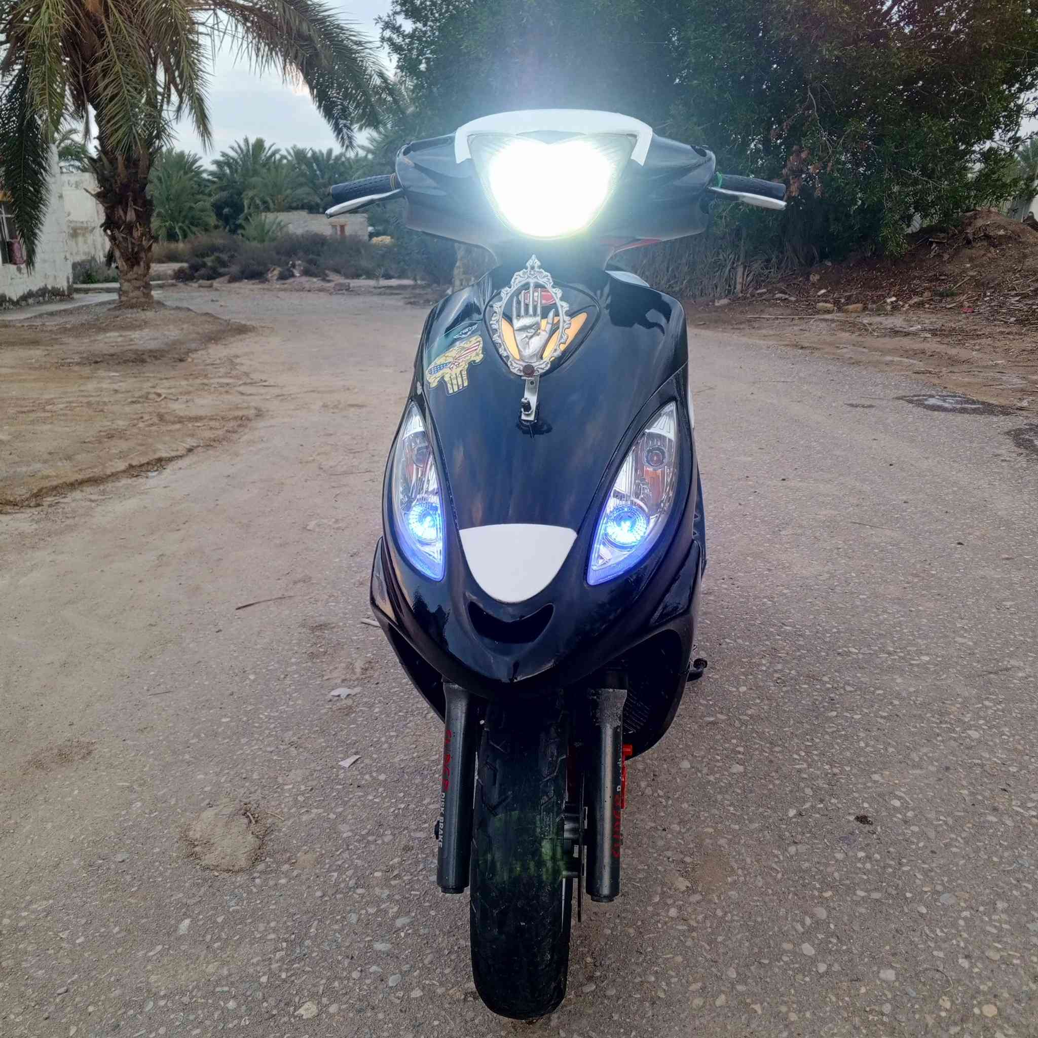 السلام عليكم دراجه كامكو للبيع ماناقصه شي و الدراجه جديده والتواير جدد وكلها شغاله موديلها 13 المكان قلعة السكر للتواصل ***********  السعر 600 وبيها مجال
