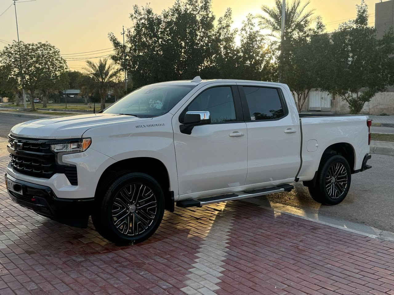 السلام عليكم
للبيع سلفرادو موديل 23 رقم بغداد بسمي تحويل وارد امريكي حادثهة حافه الجاملغ مكينه 8 سلندر 5300 فئه LT. مواصفاتهة دشبول جديد دجتال رادارات اماميه وخلفيه توقف ذاتي اوتو هولد انضمه قياده تحديد مسار سياقه اليه تشغيل عن بعد كامره شاشه كشنات تدفئه ستيرن هيتر باب طويل بدي كصير السياره حيل جديده واحله واجدد من الصور وعلئ ايدي وعليهة ادامه كامله كير مكينه حداديه تايرات دواخل كلشي بيهة مكفول عدا حادثهة للاستفسار *********** مكانهة كربلاء،  الشراي يتصل وبخدمته كربلاء, العراق
