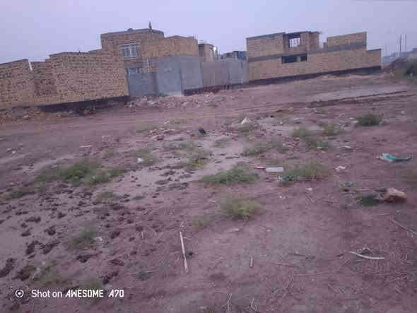 السلام عليكم عندي قطعه ارض للبيع المساحه الكليه 170 متر طابو زراعي سند 25 تحويل مباشر باسم المشتري متوفره كل الخدمات بيها عرض الشارع 10 امتار ورديه سيف سعد حي ابو طالب السعر ب 15 وبيها مجال الاستفسار مراجعه مكتب عقارات الحسام اتصل على رقم الهاتف ***********+*********** اخوكم ابو مومل
