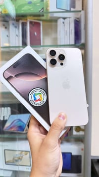 آيفون 16 بروه ماكس البيع جهاز نضيف بعده بضمانه الشركه مشحون 41مره بطار...