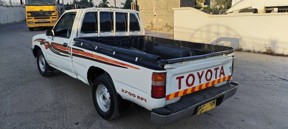 سەرەتا بەناوی خوای گەورە تویتا   مۆدیل1990 بۆفرۆشتن گێڕومەکینەو ئەکسلی بەشەرت چرکەی تیانیە دەعموولیدراوی هیچ نیە  سەنەوی تەحویل ئەسڵە چوارتایە  لۆکی لەژێرە  کارەبای مەزبووتە  ناوبۆدی تیایە سعری23گەلاومەعامەلە شوێن سەیدسادق ژم***********
