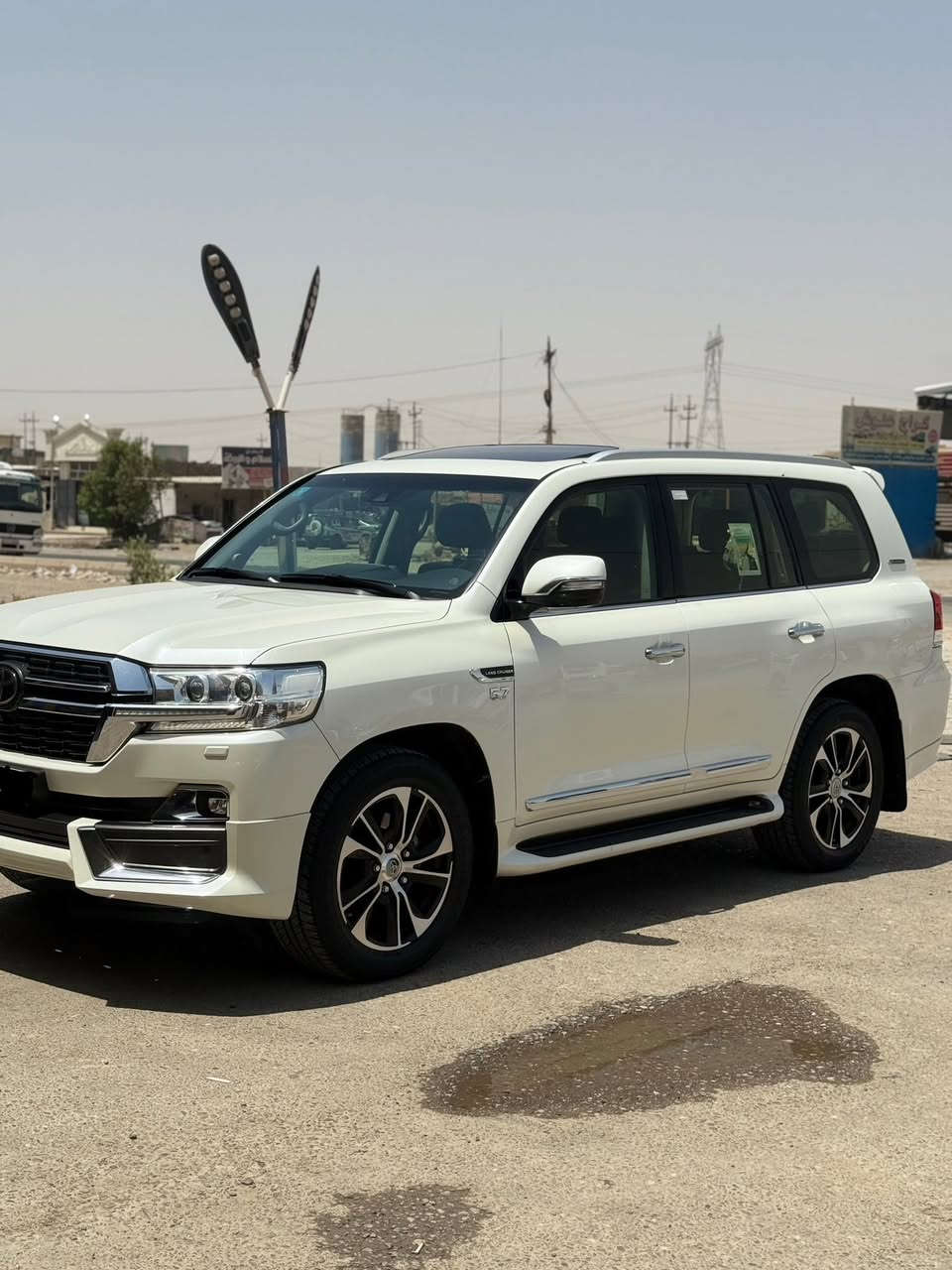 🚘 للبيع: تويوتا لاندكروزر VXS 2021 فل مواصفات لكزس 🚘
✨ سيارة نظيفة جداً ومعتنى بها على أعلى مستوى، استخدام شخصي ومحافظة عليها من يوم الشراء.

▪️ الموديل: 2021
▪️ الفئة: VXS
▪️ الممشى: 132 ألف كم فقط
▪️ جميع السيرفسات والصيانات بالوكالة بشكل منتظم
▪️ تايرات أصلية دانلوب جديدة
▪️ البنيد مغلف بالكامل لحماية الصبغ الأصلي
▪️ الجاملغات الأمامية مغلفة للحماية

🔹 مواصفات VXS:
✅ فتحة سقف
✅ جلد فاخر
✅ تبريد وتسخين للمقاعد
✅ ذاكرة للمقاعد
✅ شاشتان خلفية
✅ كاميرات 360 درجة
✅ رادار ونظام المحافظة على المسار
✅ مثبت سرعة ذكي
✅ تشغيل بصمة
✅ أبواب شنطة كهربائية
✅ نظام دخول ذكي
✅ إنارة LED كاملة
✅ حساسات أمامية وخلفية
✅ ثلاجة
✅ نظام زحف ودبل ثقيل وخفيف
✅ تعليق هيدروليك
✅ نظام صوتي فاخر
✅ مرايا كهربائية مع طي أوتوماتيكي

▪️ مكينة وكير وشاصي على الشرط
▪️ تبريد ممتاز ولا تحتاج أي مصروف
▪️ داخلية وخارجية نظيفة جداً
▪️ جاهزة للسفر والاستخدام اليومي

✅ الفحص بأي مكان للمشتري الجاد.

💰 السعر قابل للتفاوض بالمعقول بعد المعاينة.

اللهم بارك لصاحب النصيب، سيارة تستاهل المعاينة ومختلفة عن أغلب الم


**إذا كنت صاحب هذا الإعلان وتريد حذفه لأي سبب، رجاءا أرسل رسالة إلى الدعم الفني**