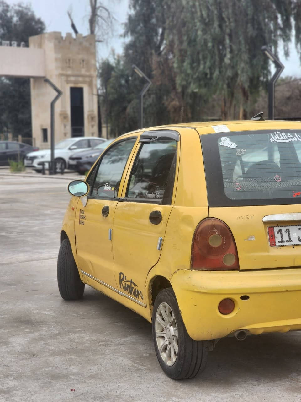 سلام عليكم
سياره كيو كيو موديل ١٢ 

٤بساتم 

مكينه كير شرط غرفتها نضيفه بلا حادث 

السياره ربع مامطلوبه انا الشرعي تبريدها شغال كامل بس ينغاد اشد البواري وتعبي غاز سياره شرط السياره اقتصاديه لدرجه اتمشيك ٤٥٠ كيلو لكل ٤٠ لتر كهربايات شغاله  
***********
السعر ٢٥ وبيها مجال بسيط
