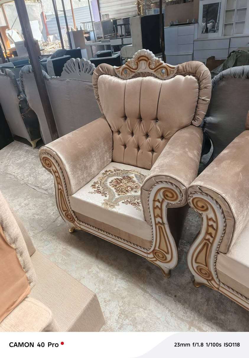 تخم ملكي ابو التاج زلغ او شخط مابيه اخو الجديد بل جديد اسفنج ضغط خشب قوي الثقيل مو سوكي ١٠ نفرات ٥ قطعه واكو توصيل الي باب بيتك عدنه
***********
