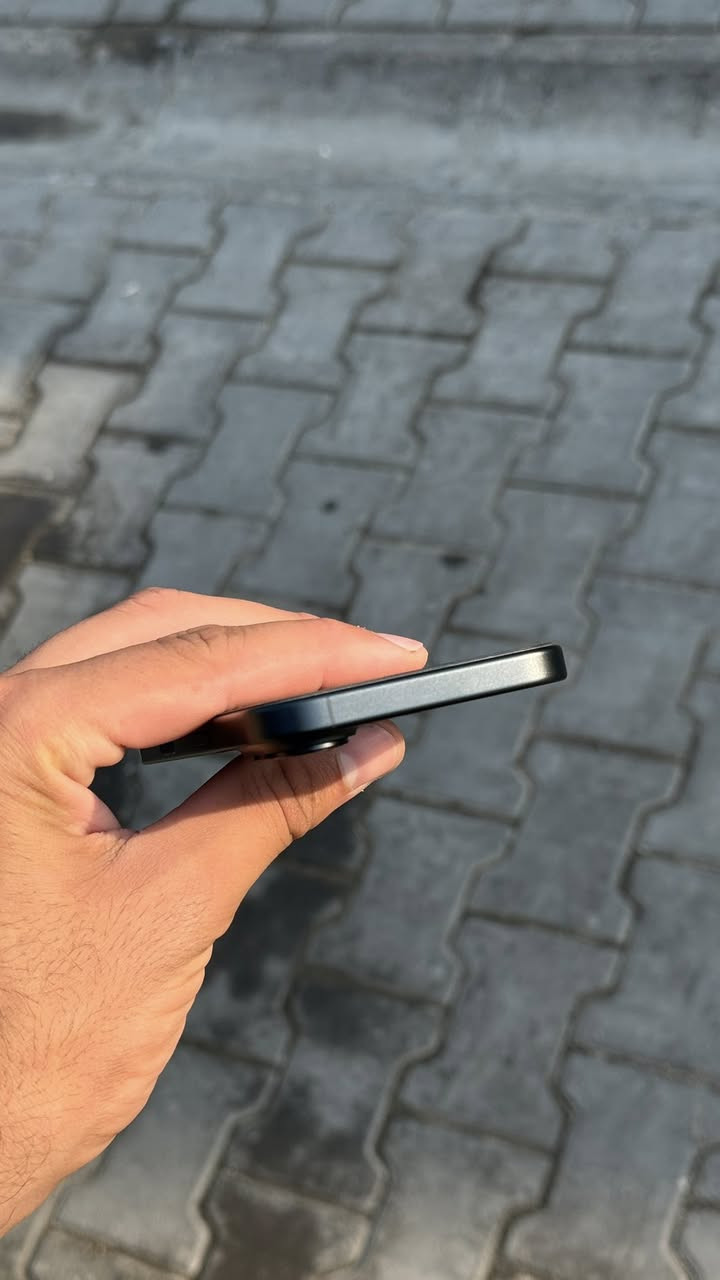 ايفون 16 عربي شرق اوسط مكفول من كلشي بعده بضمان الوكاله نسخة الشريحه والشريحه الالكترونيه ضمان اي بي ام نضافه 100٪ بطاريه 100 استخدام شخصي سعره 850 مكاني بصره الشراي يتصل ويدلل ***********
