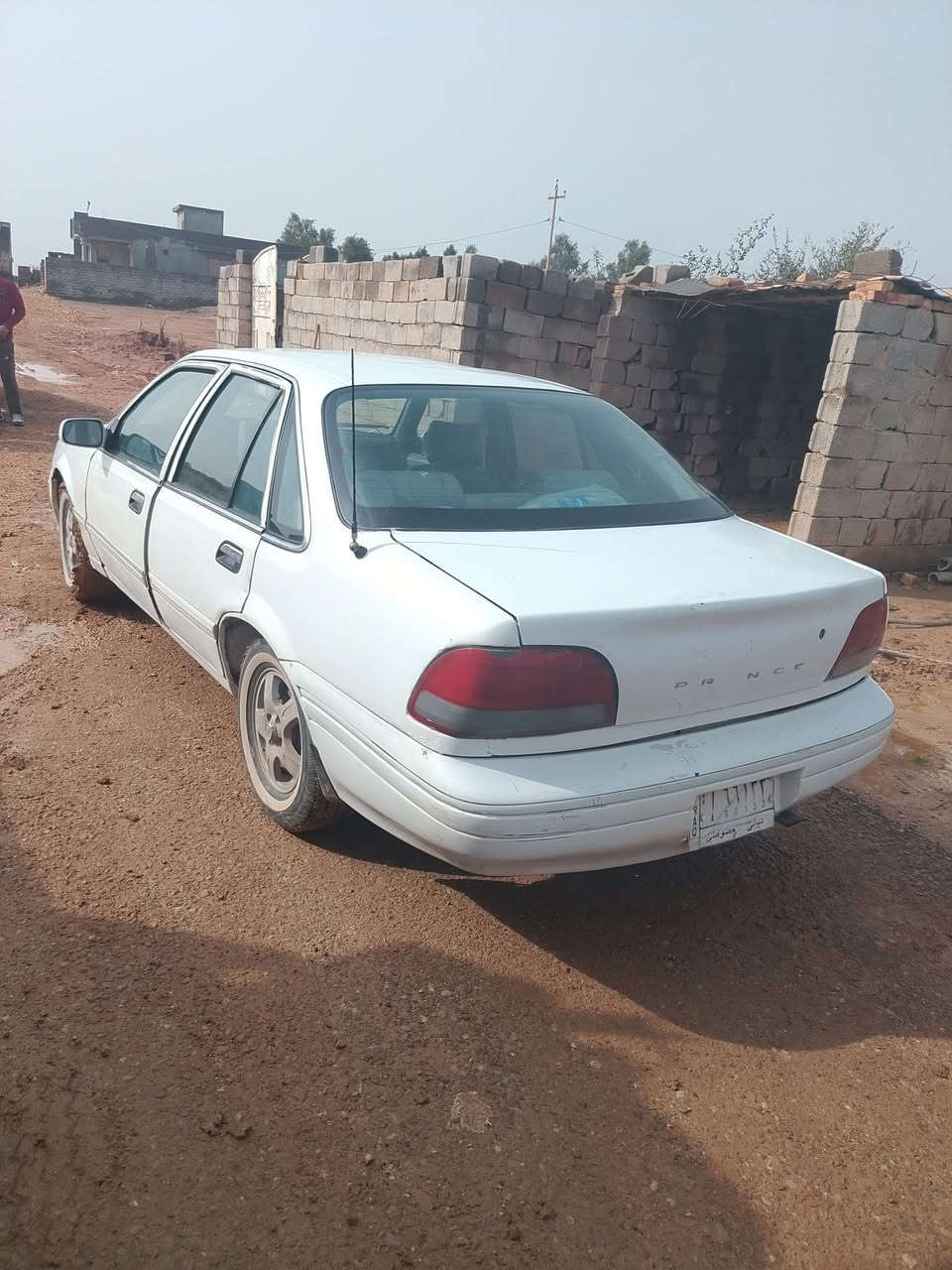 سلام عليكم سيارة برنس فراشة موديل 1998 محرك مفتوح كير وتماتيك سيارة نضيفة داخل خير من اللة اتخم تايرات باتري جديد رقم ديالى ال29 السعر 30 وبيها مجال حك جية  الرقم الهاتف ***********
