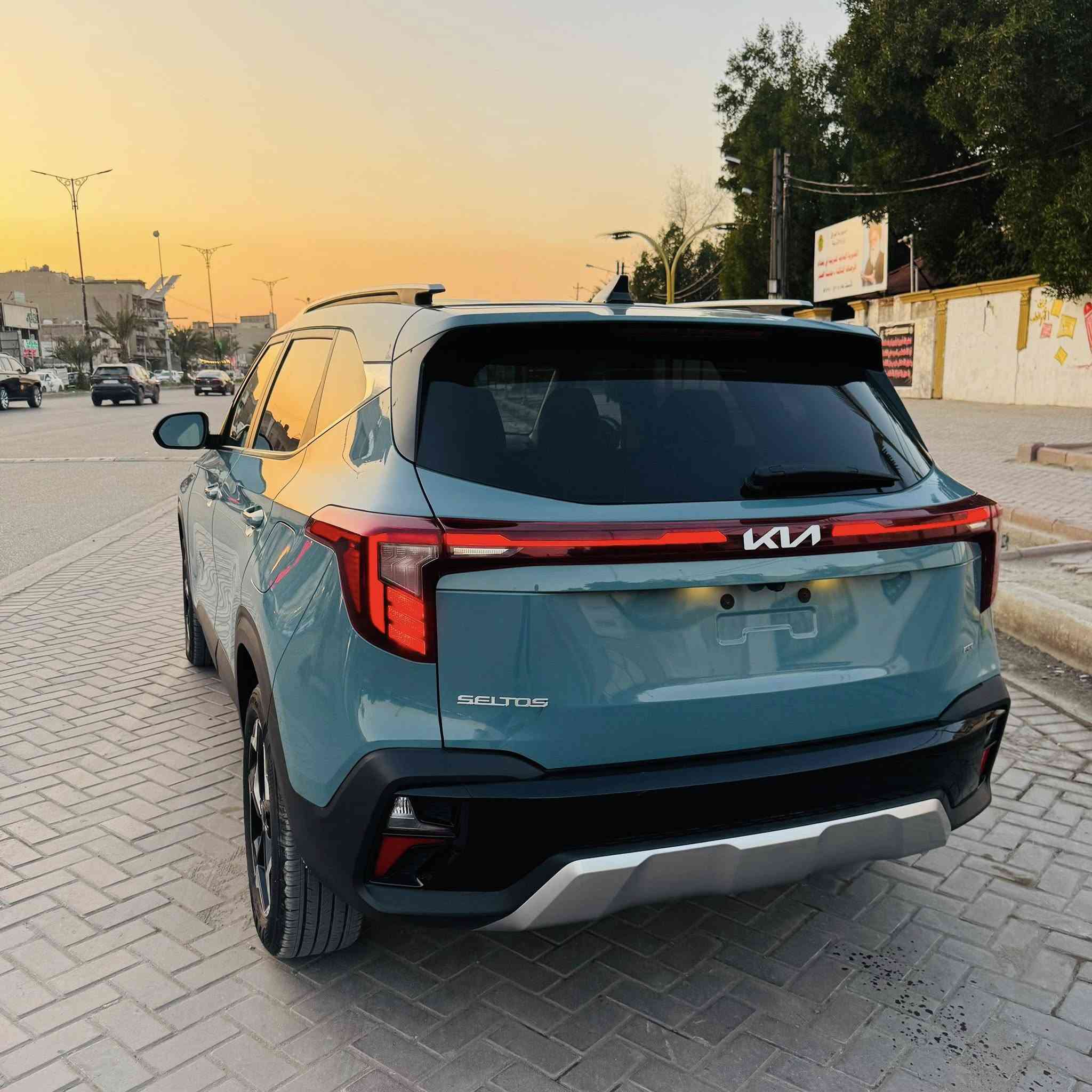 السلام عليكم
🚗 للبيع: كيا سلتوس 2024 فول مواصفات 🔥

✨ الموديل: 2024
✨ الفئة: فول مواصفات (Full Option)
✨ ناقل الحركة: أوتوماتيك
✨ نظام الدفع: رباعي (4X4)

💎 المواصفات:
✔️ فتحة سقف
✔️ إنارة داخلية متغيرة (Ambient Lighting) ✨
✔️ نظام صوت قوي جداً 🔊
✔️ تشغيل بصمة
✔️ تشغيل عن بعد 🔑
✔️ إشارات بالمرايا الجانبية
✔️ شاشة كبيرة + نظام حديث
✔️ كاميرا + حساسات

🚘 السيارة دخول جديد بدون قطره صبغ وبدون تبديل 
📍 الموقع: (مدينة الصدر)
📞 للتواصل: (0772876800)
واتساب موجود 

🔥 سياره مميزة لعشاق السيارات الحديثة والفخمة

#كيا #سلتوس #بيع_سيارات #سيا_العراق


**إذا كنت صاحب هذا الإعلان وتريد حذفه لأي سبب، رجاءا أرسل رسالة إلى الدعم الفني**