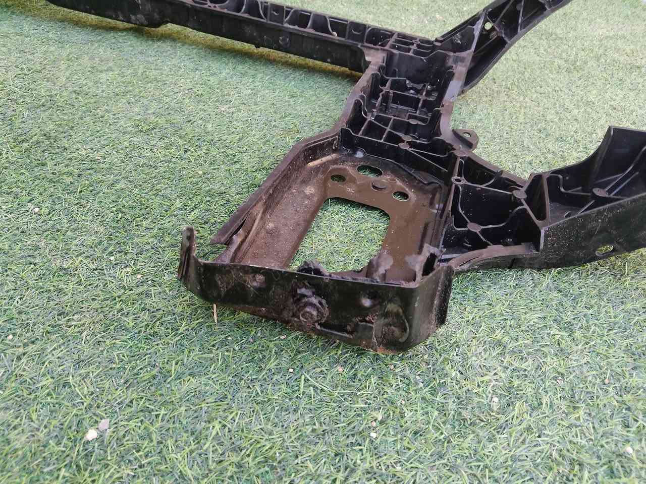 السلام عليكم للبيع (بدنه)
تفصيخ مو تجاري 
كيا توليرايد بيه عواج شويه مبين بالصور 
***********
