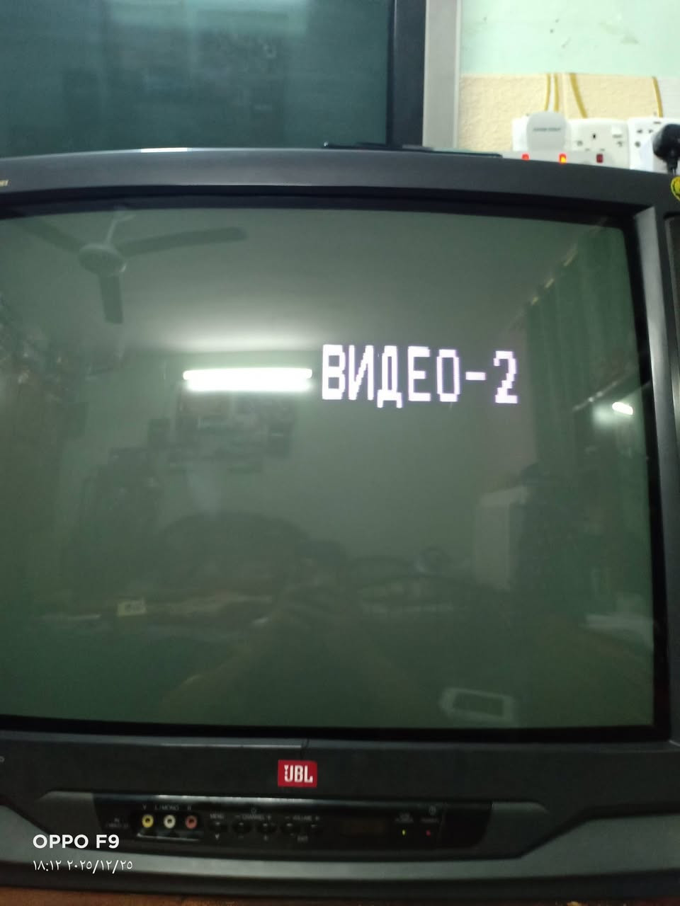 السلام عليكم  تلفزيون JVC  حجم 25 بس العلامه مشلوعه 
السعر 50 بغداد الامين ماعندي توصيل الاتصال ***********
