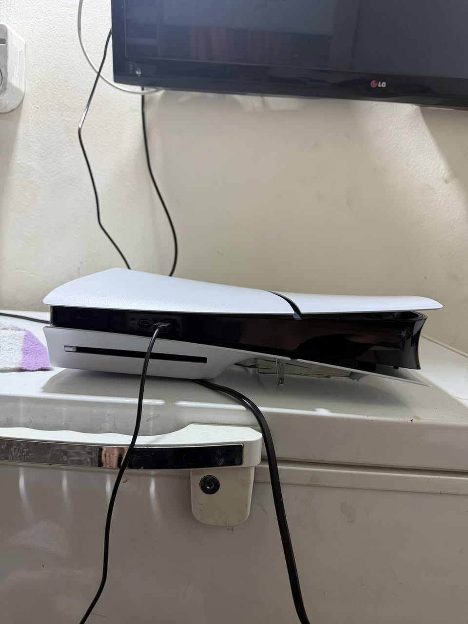 سلام عليكم بلي 5سلم امريكي جديد نضيف استعمال قليل الجهاز مابي عيب واحد تيرة ويا اليدة مالته الأصلية ويا الكارتون وشرط الجهاز مطاب مصلح ابد نضيف كلش 

السعر 750

مكاني بغداد

الرقم ***********
