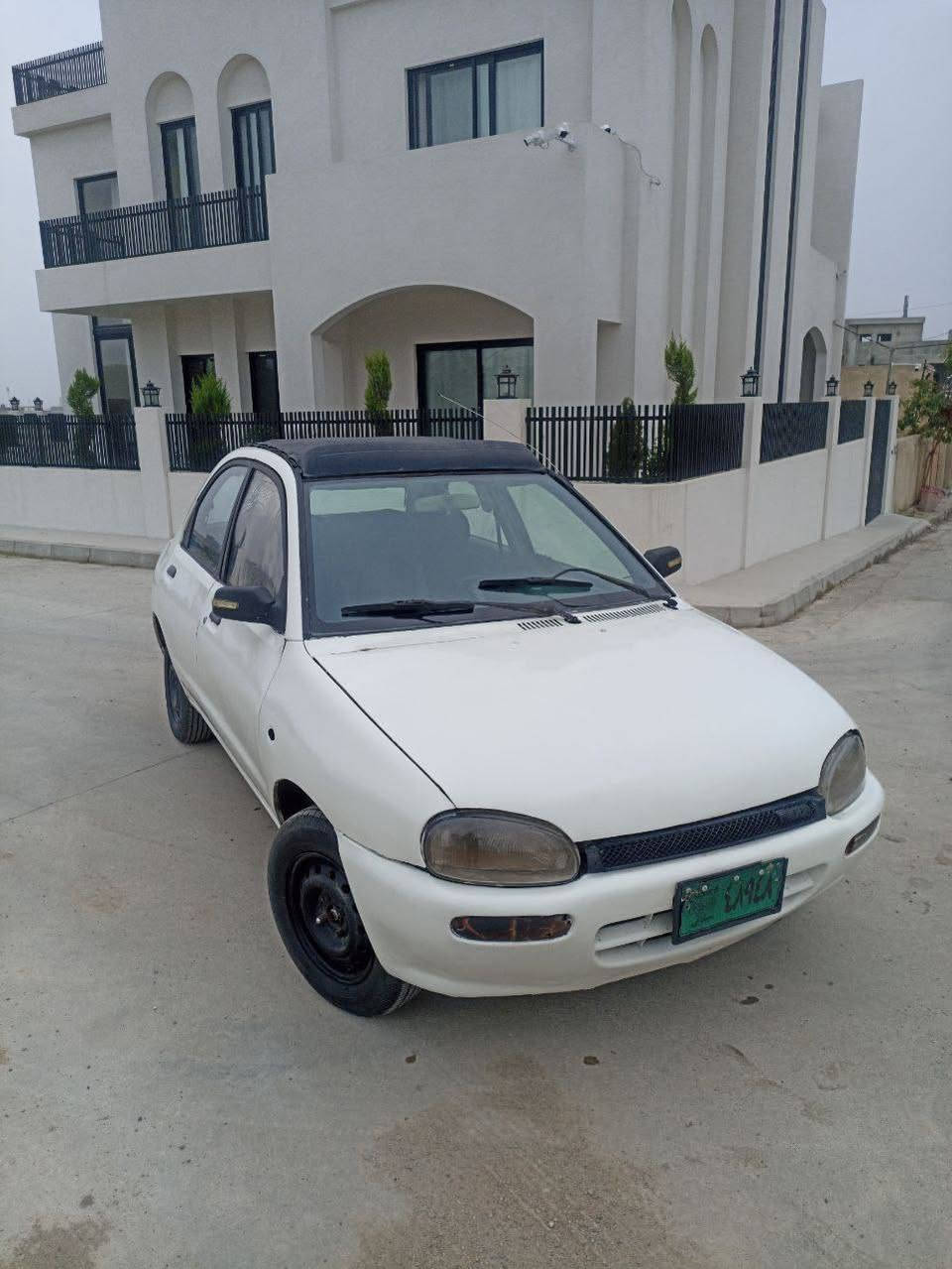 سيارة مازدا 121 مستر بين موديل 1991اللون ابيض مصبوغة حزام السقف جلد تنتة كاملة  محرك نظيف كير توماتيك  جيد اربع اطارات جديدة مروج معاملة تحويل السيارة مهزوزة مروريآ باقي الاعتراف بأسمي  سعر السيارة 25ورقة وبيها مجال قليل للاستفسار موبايل اسيا ***********
