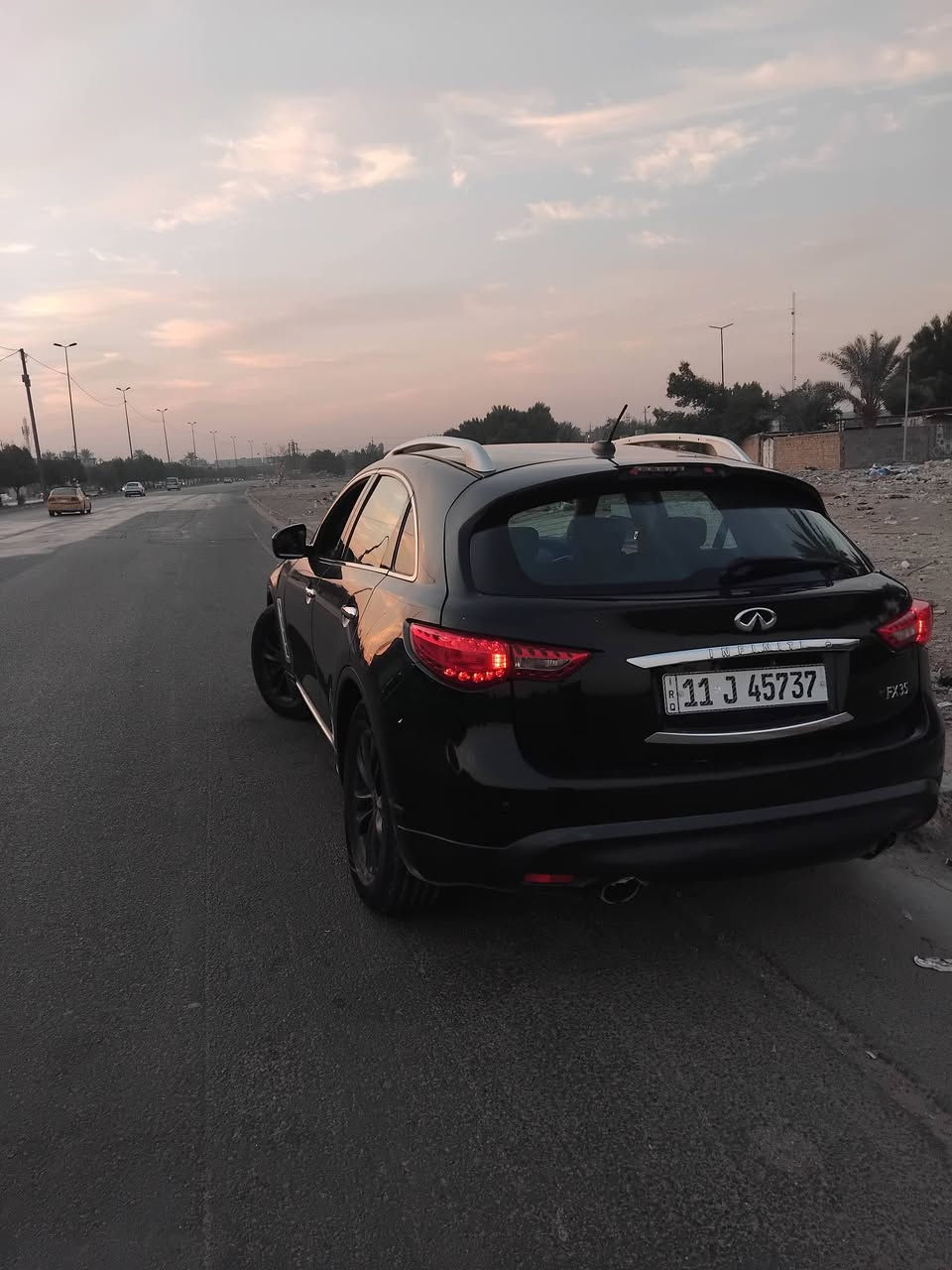 سلام عليكم    انفنتي  fx 35 2009   وارد امريكي حادث جاملغ امامي جهه السائق   رقم بغداد ب اسمي  بيهه قطعه صبغ وقطعتين كلير ماشيه ١٣٠ الف  المكان بغداد السعر ٩٠ وبيهه مجال بسيط  ***********  السياره نقصهه  دبلات وبوش ميزانيه  وعطل بحساس الvvt  فقط الباقي كله مابي شي كهربائيات كلهه شغاله
