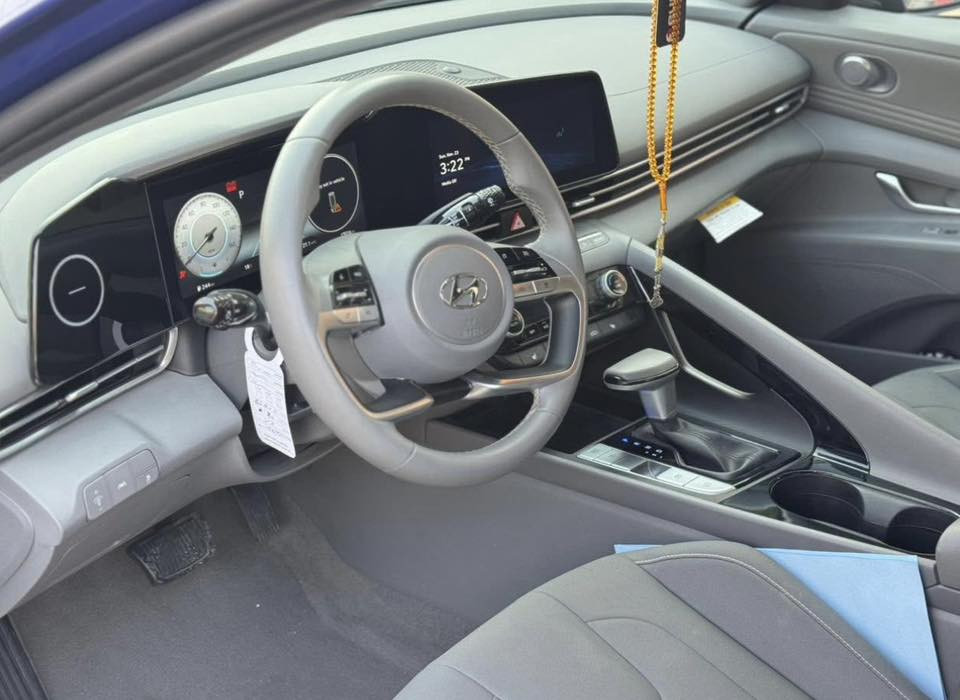 سلام عليكم
سياره ألنترا آلون ازرق🔵
شاشه ديچيتل متصله 🟢
بصمه السياره تشغيل عن بعد 🚘
سياره جاهزه من كل النواحي سياره تتعب تكول جديده 
ماشيه 17الف كيلو فقط 
وارد أمريكي السياره حادثها بابين فقط 
السعر 135 للتصال ‭0787 455 6231‬
