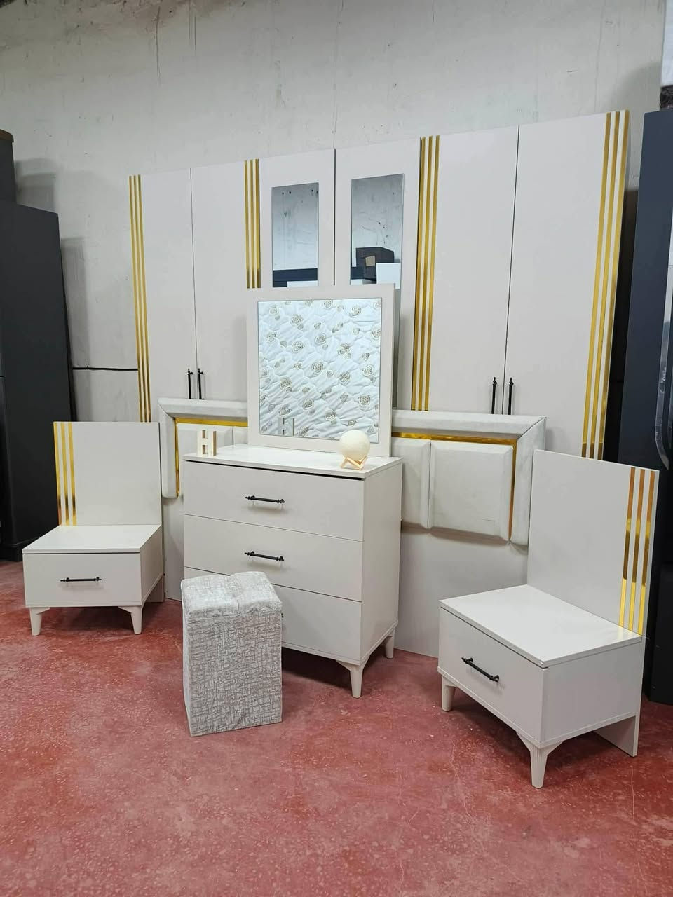 تخفيضااات غرفه نوم 6 قطع اخت الجديده موديل حديث😍😍 كل هذا بـ 500 شد ونقل داخل بغداد مجاني للحجز اخذ سكرين وتفضل واتس اب *********** تتوفر انواع الغرف
