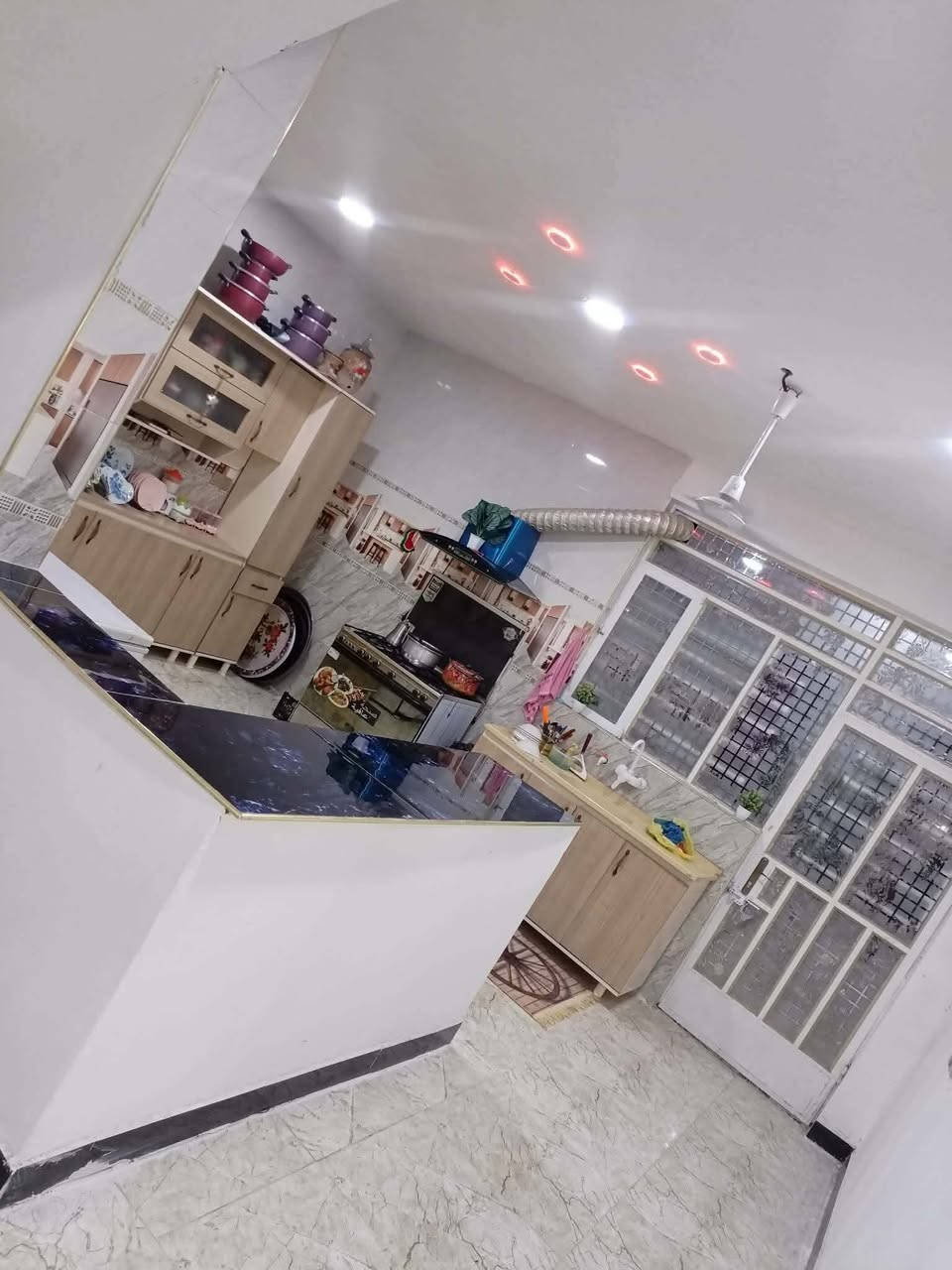 دار في المدائن منطقة التجارة للبيع
🟣المساحة 125 متر مربع 
🟣جنس العقار  طابو زراعي قرار 25 بأسم البائع 
🟣المحتويات استقبال مطبخ صاله غرفتين نوم وحدة الطابق الاول ولثانية في الطابق الثاني و صحيات 
🟣كامل الخدمات تبليط و ارصفة و كهرباء و ماء و مجاري 
🟣للاستفسار ومعرفة السعر التواصل على الخاص او الرقم 
***********
