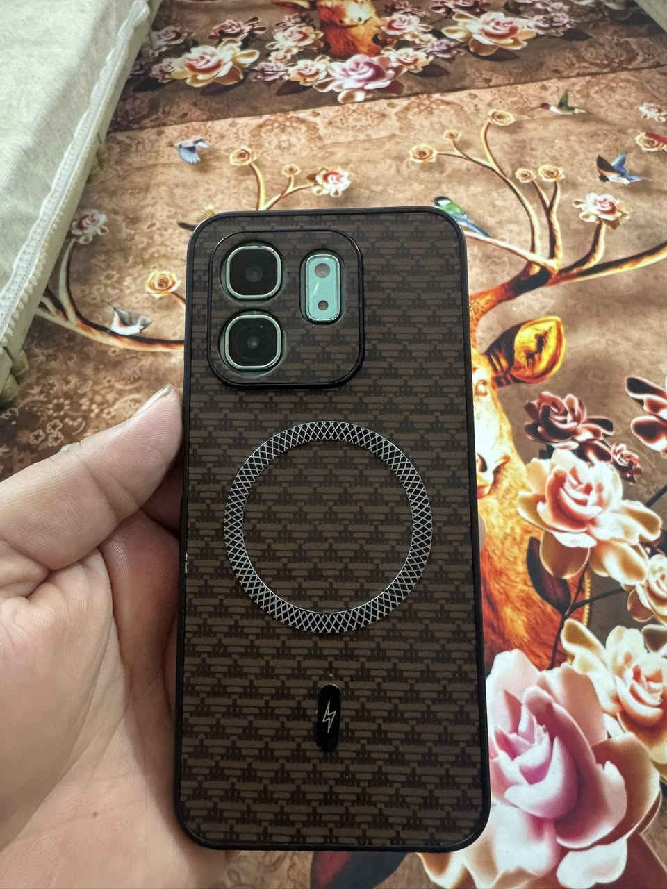 السلام عليكم للبيع يرهم نقد أو قصط 
مكاني بغداد المحموديه شارع الأطباء 
بطاريه ٣٠٠٠ ذاكرته ٢٥٦
***********
