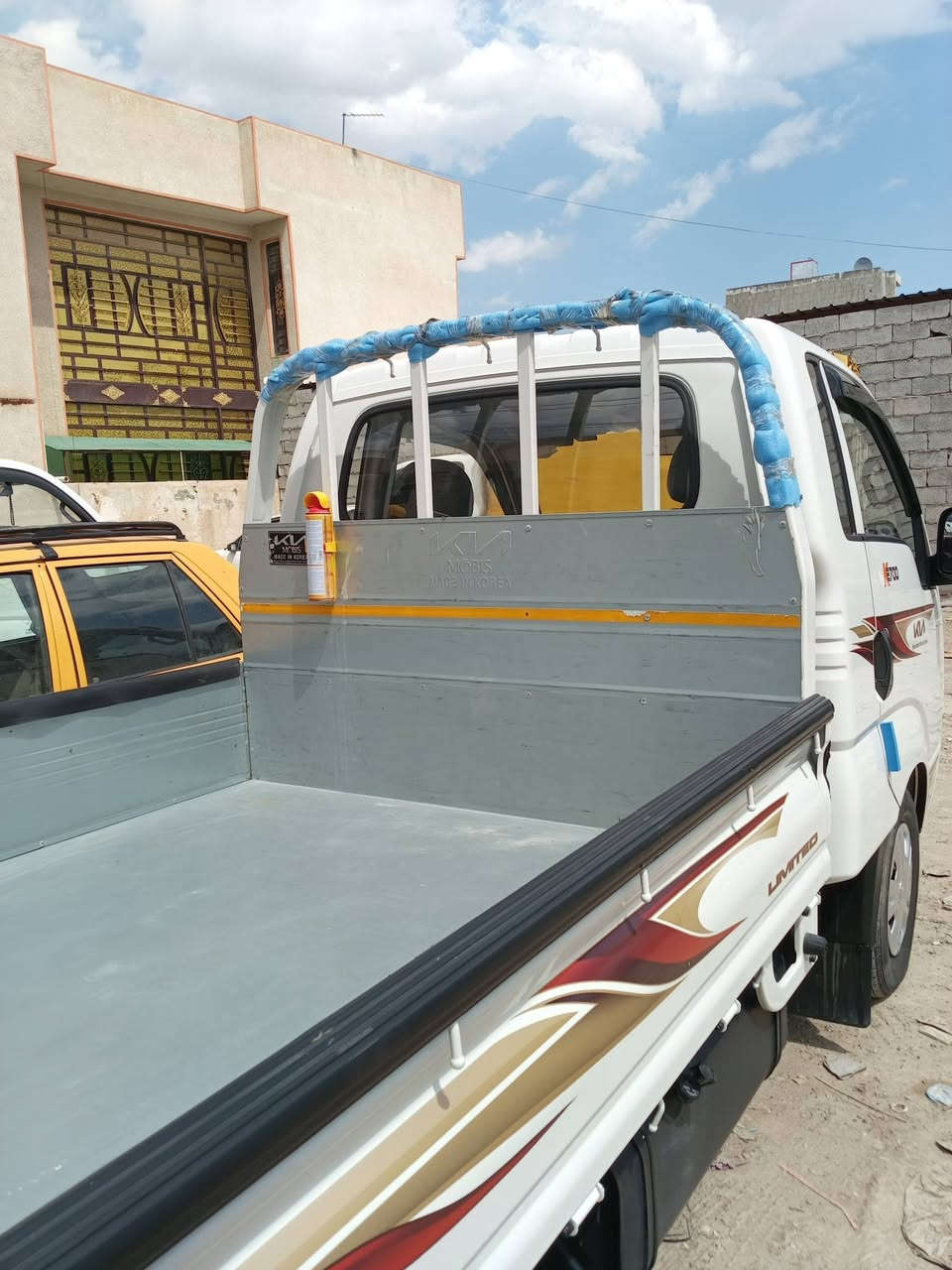 كيا بنكو موديل 24فول سستم دبل ايرباك حساس خلفي ماشية 28الف بحاله الوكاله ***********
