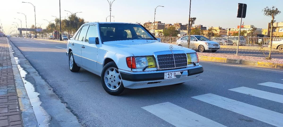 مارسدس دب
رقم انكليزي 
هزة جديدة 
محرك بلادي 6سلندر
كير ومحرك شرط
 قواعد دبل بلاد
بريك ABS
تدفئة تبريد
شرط التحويل السعر اتصل على الرقم ***********
