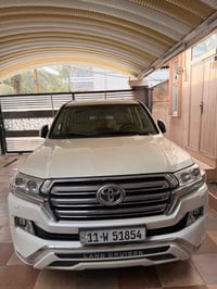 لاندكروز 2017 للبيع سياره بريم اصل ماشيه 142 km شحن لاسلكي معروفه مواص...