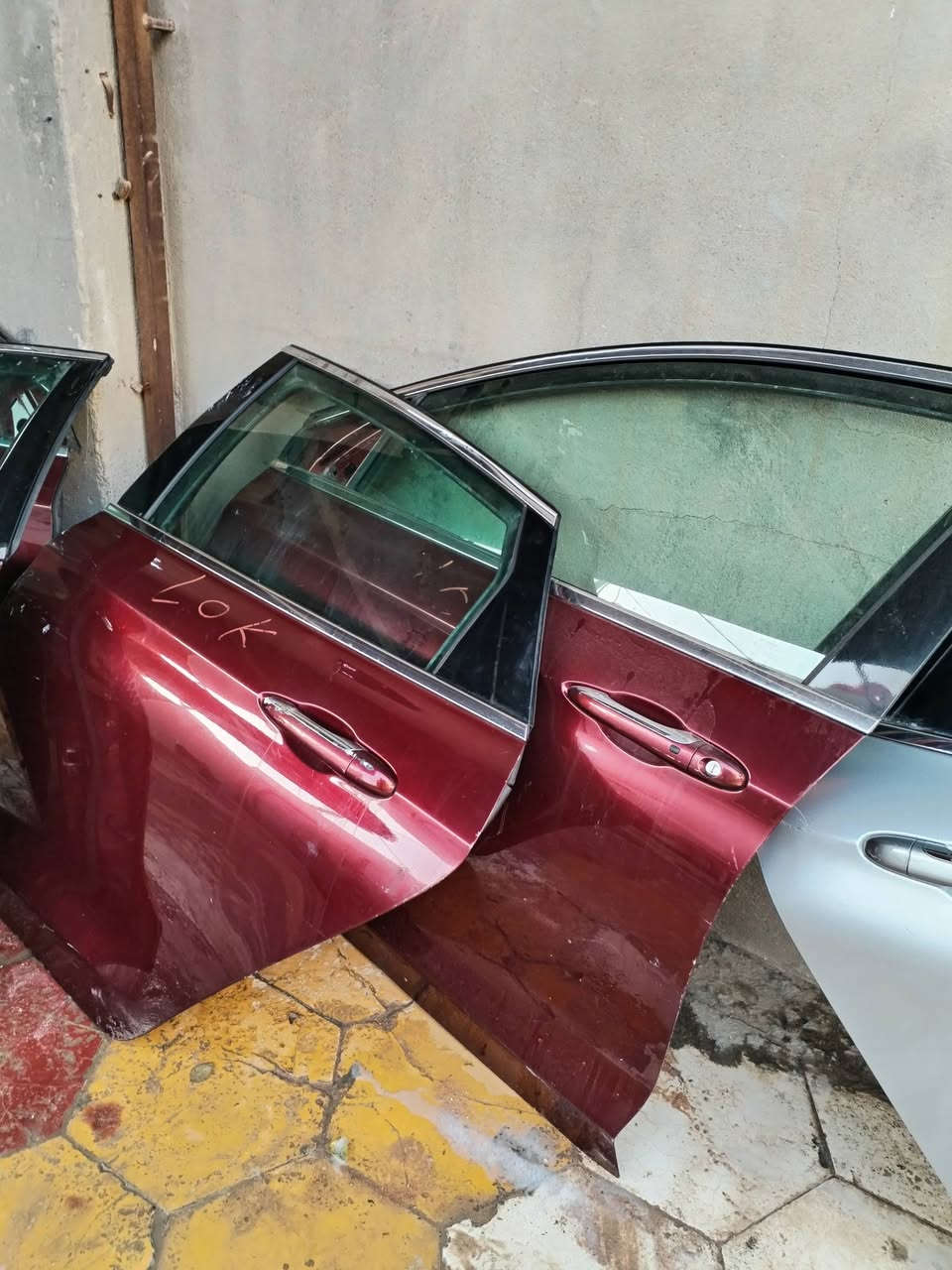 السلام عليكم رمضان كريم تحيه للادمن حبايب گلبي وصلتنه أبواب سي ٢٠٠ موديل ١٧ مال فول وسلفر ودوس مكاين جام مكاني ديوانيه ***********
