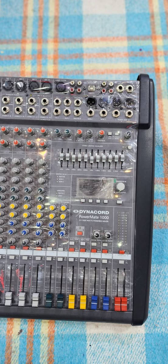 السلام عليكم مكسر داينكورد الماني اصلي استخدام قليل كلش نضيف للبيع ٢١ ورقة هذا رقمي ***********
