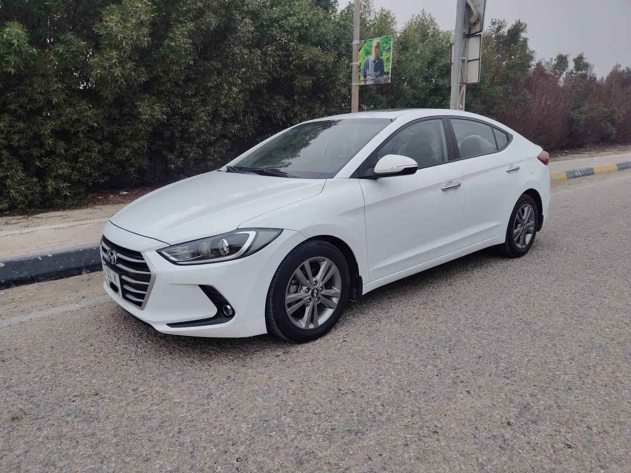 سلام عليكم جميعاً
النترا 2017 خليجي بسمي بغداد انكليزي فول وكفاله عامه عده شخط بسيط باب صدر وكرت صبغ كد شبر 
كامره خلفيه +حساسات+ مري شفط+ 3 انضمه قياده + نضام اقتصاد وقود ⛽ +فتحه+……ماشيه 92 كيلو 
السعر 147 وبيها مجال بسيط 
***********
