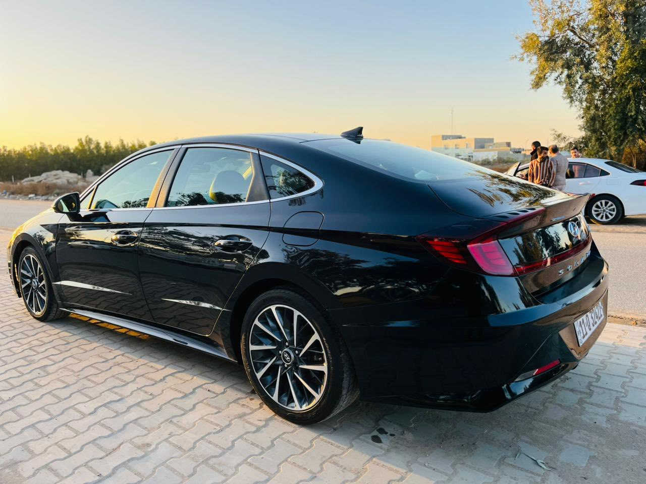 للبيع سوناتا موديل 22 رقم بغداد لمتد فول 1/1
.محرك 1600 تيربو 
.المواصافات
.قمارة بانوراما
.لايت وبك لايت  led
.كشنات جلد +تدفئة تبريد+الجهتين كهرباء+خزن ميموري
.سايد بريك بصمة
.داتا شو يعني تعرض السرعة بالجامة 
.انارة محيطية بالدشبول والبيبان 10 الوان 
.عداد ديجتال الكتروني
.شاشة كبيرة تدعم كار بلي وجي بي اس 
.تشغيل عن بعد +ترجع وتتقدم بالريمونت
.نظام الصوت من ماركة bose 10 سماعات
.12 حساس امامي خلفي+رادارات جانبية وخلفي وامامي
.4 كامرات نظام 360 كامرات امامي وخلفي والجوانب
.4انظمة قيادة ايكو+سبورت+نورمال+سمارت
.نظام قيادة ذاتية +تحديد مسار
.شحن واير لس+ منفذين للشحن+مكان الجداحة
.الجنطة ذكية تفتح عند الاقتراب منهة 
.نظام اوتو هولد 
.تبريد منفصل للسائق والراكب حسب الاختيار +قطعتين تبريد 
. .كير محرك كفالة+حدادية بعدهة مال شركة
.ماشية 75 كيلو متر 
.حادثهة فقط بنيد بدون ايرباك وبدون دواخل حادث سطحي+نص قطعة بارد شرط الفحص صور حادث ماعندي تجي تاخذهة سونار وبالخدمة

السعر / 179$ وبيهة مجال بسيط 

للاستفسار / *********** ممتواجد ع الفيس فقط واتساب او الاتصال
