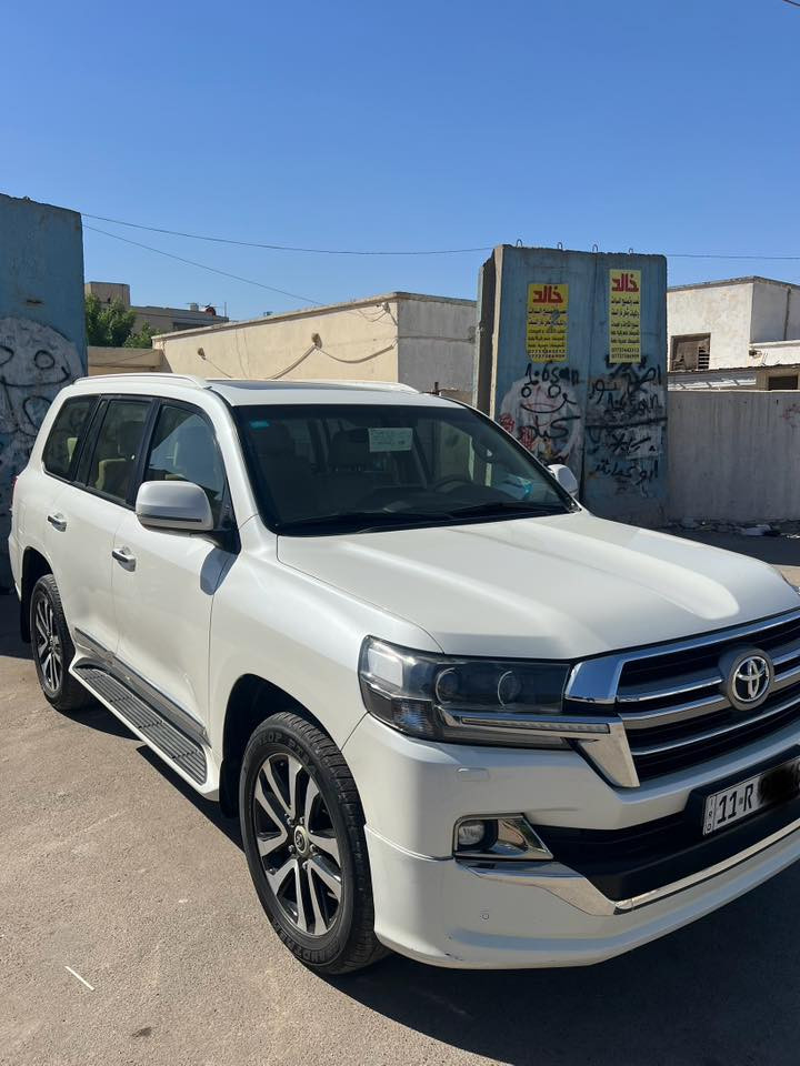 السلام عليكم
لاندكروز 2019 كراند تورنك بريم لون ابيض رقم بغداد السيارة بية صبغ الجاملغ الخلفي فقط وقبق الجنطة مفتوح والباقي مكفول السيارة باسمي مواصفات السيارة اشتارت لكزز و DVD ورشبول لكزز 
السعر 49 وبية مجال التلفون ***********
