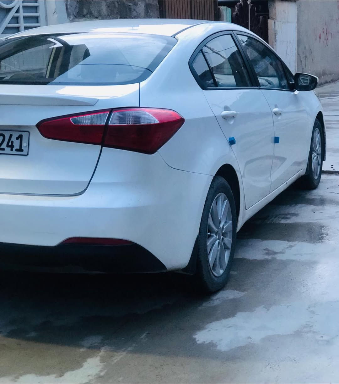 سلام عليكم 

سيراتو مديل 14 خليجي بلا ضرر فقط بالهلال شبر ونص صبغ 
محرك 1600 دوش مامفتوح شرط محرك وكير 
بيها ملاحظات بسيطه رقم اربيل دولي شرط التحويل طخم صدر جديد تبريد ثلج 
سنويه ل27 هزه لشهر 11
مكاني الموصل رقم الهاتف ***********
