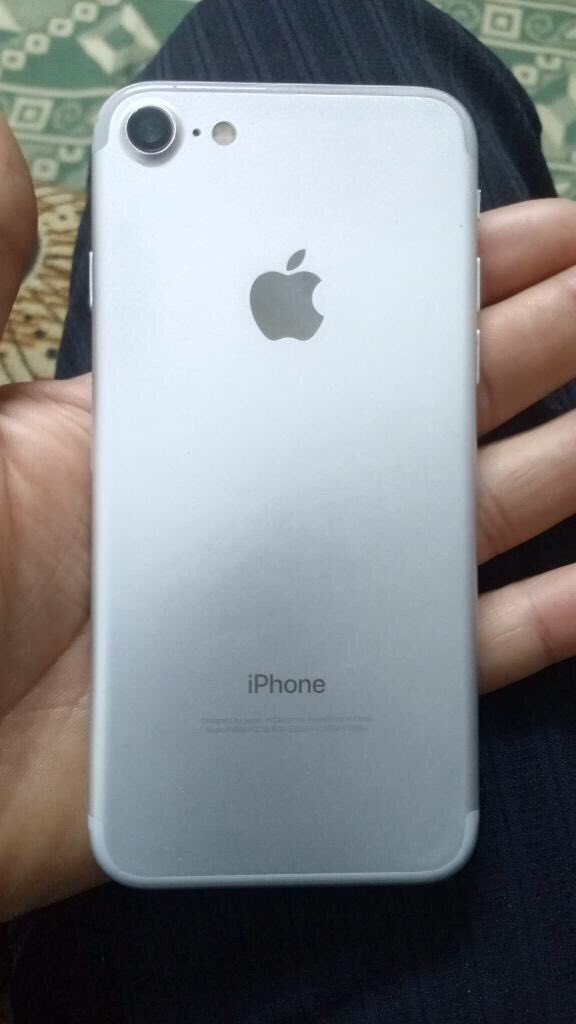 السلام عليكم
بسم الله الرحمن الرحيم 
ايفون ٧عادي للبيع
مبدل شاشه اصليه وبطاريه 
يحمل جميع التطبيقات لايعلك ولاكلشي 
السعر٩٠,٠٠٠وبي مجال اذا تريد راسل وتدلل
رقم تلفون ***********خط وبي واتساب
