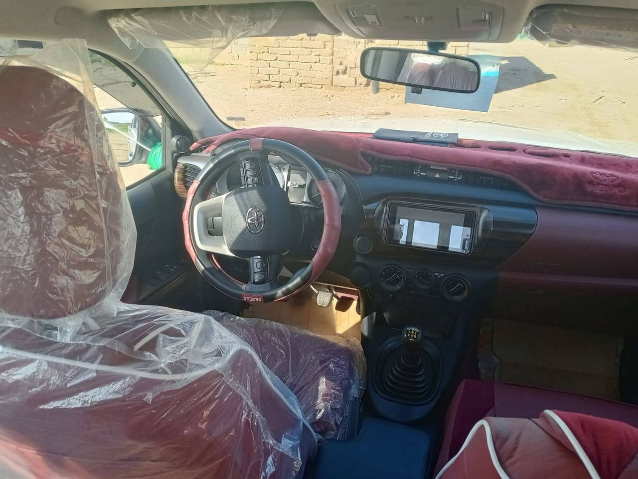 السلام عليكم 
هايلوكس 2025 زيرو رقم بصره
ماشيه 6000
كفاله من الشخط 
دوشمه ارضيه وكشنات 
مكان البصره الزبير 
***********
