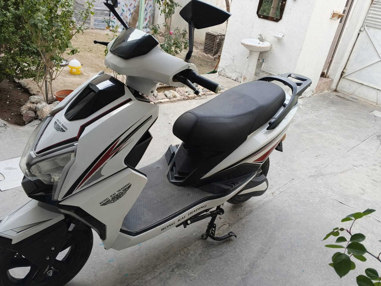 السلام عليكم دراجه شحن سكنس 2025
مكفولة جديدة بلادي شركة ب1 و100 وبيها مجال للشراب مكان بغداد المنصور 
للاستفسار
***********
